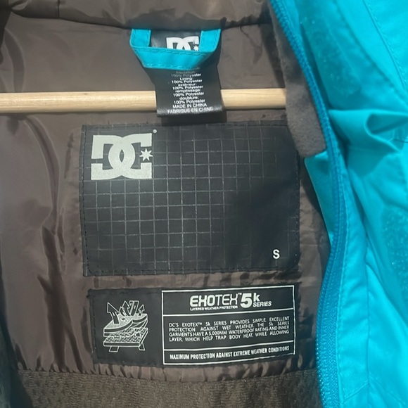 DC Fuse Women’s Graphic Print 2011 Snowboarder Jacket Size Small Teal Black - Picture 11 of 13